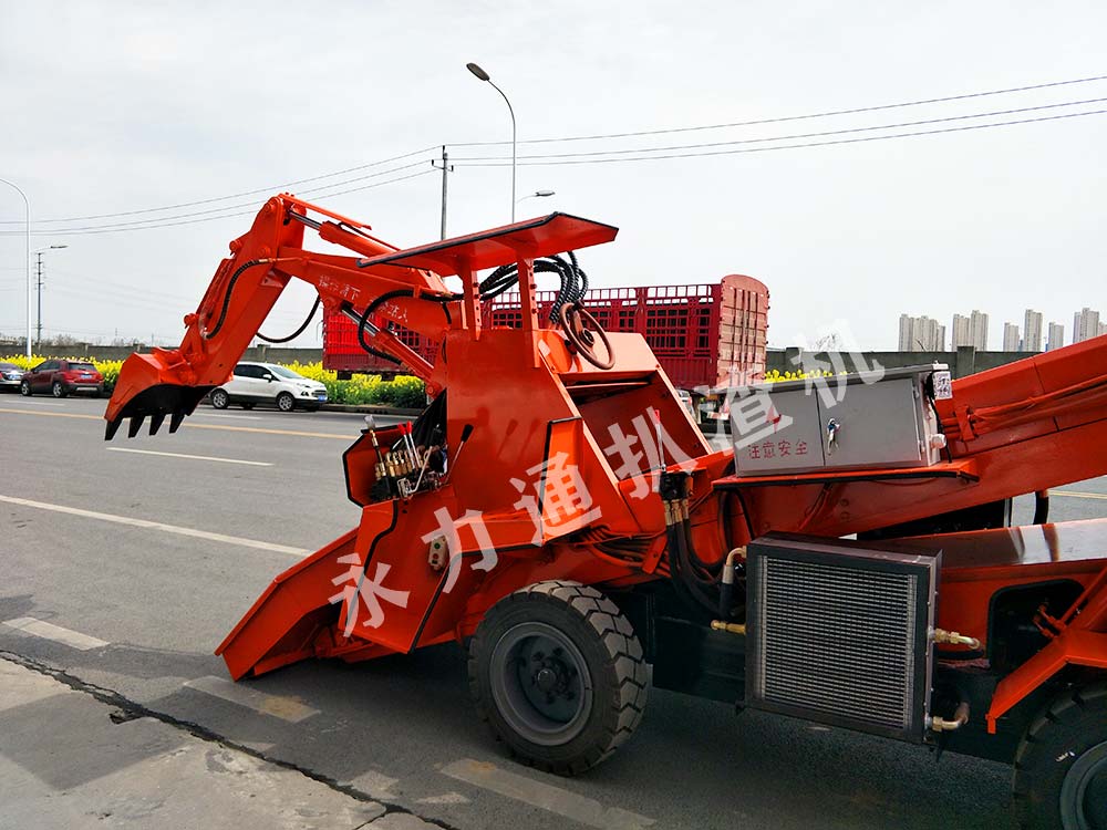 永力通扒渣機(jī)發(fā)車(chē) (17).jpg
